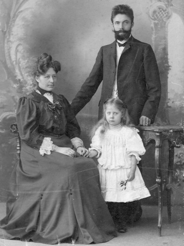 Mutti mit
                Eltern