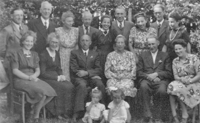 1947
                Silberhochzeit